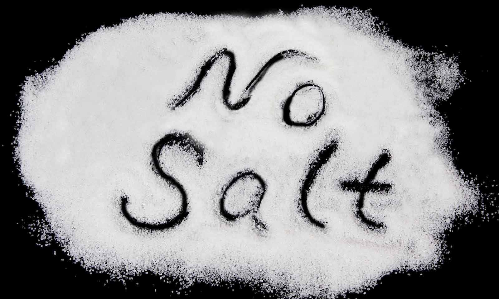 Нельзя соль. No Salt. Зачеркнутая соль. Запрет соли. Меньше соли картинка.